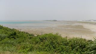 間近で飛行機がみられる。