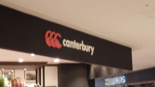 グランフロント大阪南館５階にアウトドアー関係の店が多い