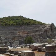 紀元前1000 年頃の巨大劇場