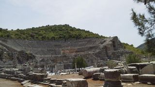 紀元前1000 年頃の巨大劇場