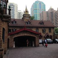 右奥がホテルのカウンター。入口直ぐは、結婚式等の受付でした