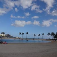 ホテルのプライベートビーチからダイヤモンドヘッドを臨む