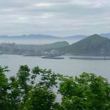 姫沼途中の展望台から鴛泊港を眺めて