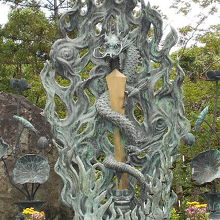 境内に倶利伽羅龍王像が有りました（剣巻龍）