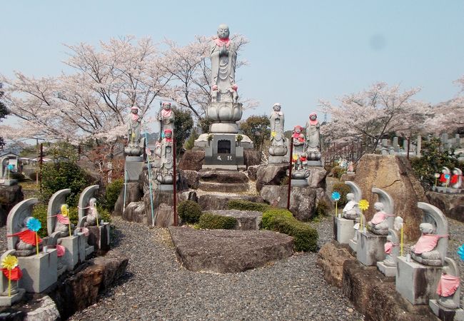 京都北山龍安寺石庭の原型となった臥竜石庭がある御嵩町の古刹