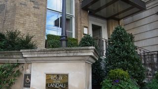 豪華な雰囲気のバー