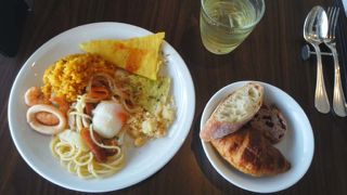 デザートは満足でした。他の料理は普通かな