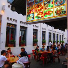 今夜も路上でタイ料理