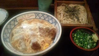 路地裏のそば屋さん