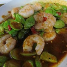 ペタイ豆。臭いけど食べてしまう。