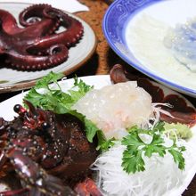 海の幸がずらりと並ぶ夕食