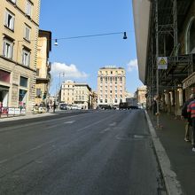 広場の後ろのベルニーニ・ブリストル ホテル