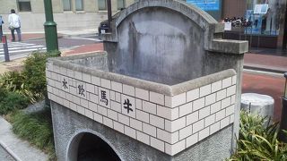 まさに昔のｶﾞｿﾘﾝｽﾀﾝﾄﾞ的な?「牛馬飲水」〜横浜・馬車道〜