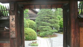 枯山水庭園などの見所があります