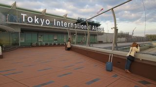 チェックインカウンターからすぐのところ