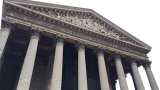 パルテノン神殿のような教会