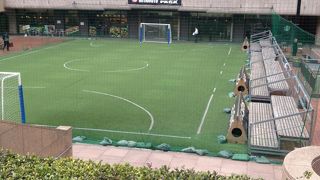 中庭はフットサル場