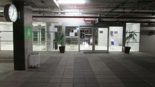 タクシーでＡＲＬマッカサン駅に到着