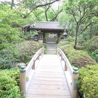 ホテル前にある日本庭園