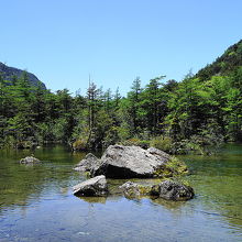 明神池　二ノ池は自然が造った日本庭園のようです。