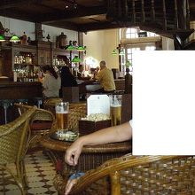 すみません、古いほうのLong Barの写真は見つかりません