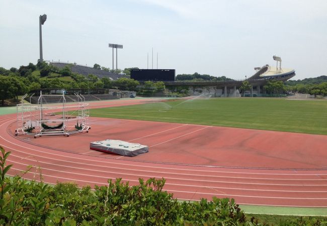 総合運動公園んお中の陸上競技上