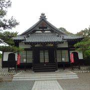 浄土宗の小ぢんまりしたお寺です