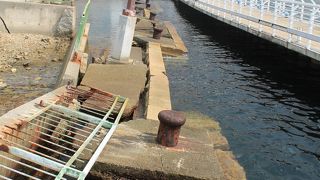 神戸港の一角に残された震災の傷跡は被害の大きさを理解出来る