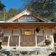 高台からの景観が見事な近江八幡市のお寺です