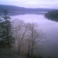 部屋の窓からの景色（夜明け）