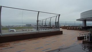 ウッドデッキ風で気持ちよいスペースです