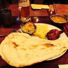 チキンカレーのマハラジャセット。