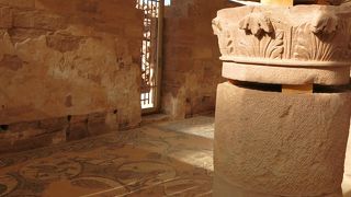 メインストリートから、ちょっと外れるけどモザイク画の床は見る価値あり