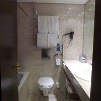 浴室はちょっと狭い