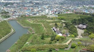 エレベーターガールはきれいなおねーさん。。でもね～～