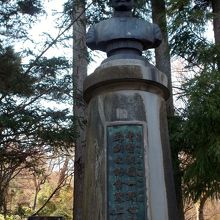 号砲平付近の広瀬武夫胸像。日露戦争で大活躍した「軍神」。