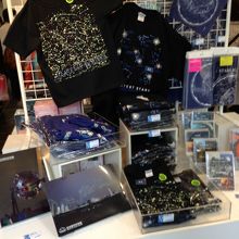 レストラン・ミュージアムショップがあります