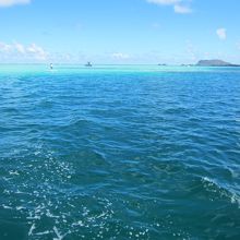 奥にサンドバーが見えます。