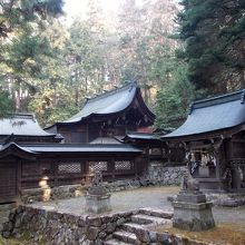 富士神社からの日枝神社拝殿・本殿・透塀の景観。
