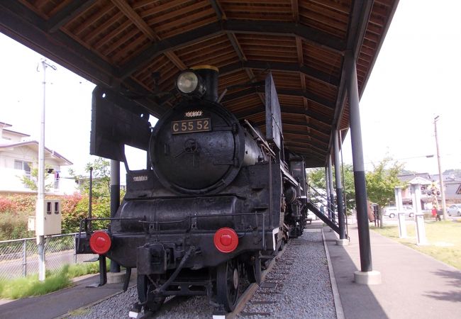 吉松駅のすぐ横のSL静態保存