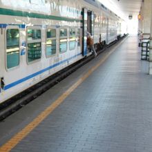 リボルノ行き普通列車。定刻の運行でほっとした