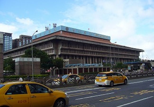 駅外観です。