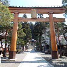 木造一の鳥居。