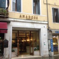 メイン通りに面している