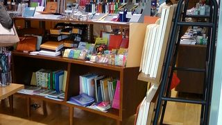 おしゃれで寄りやすいお店。