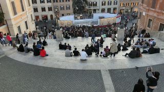 噴水よりも階段や一番上の広場のほうが有名です