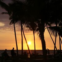 ビーチからの夕陽。