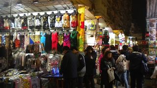 女人街で観光とショッピング