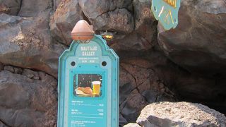 地下に下りていきます