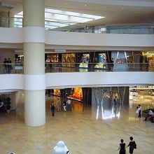1F〜3Fがショッピングモールです。 